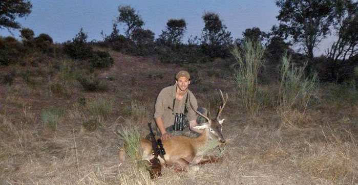 Nicolas Dehoux et un petit cerf sélectif